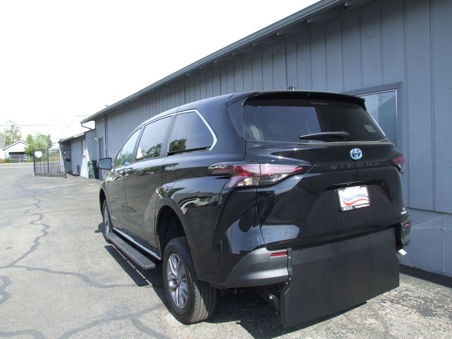 New 2024 Toyota Sienna Hybrid LE - Vantage Mobility Rear Entry Entry Fold Out Manual Ramp