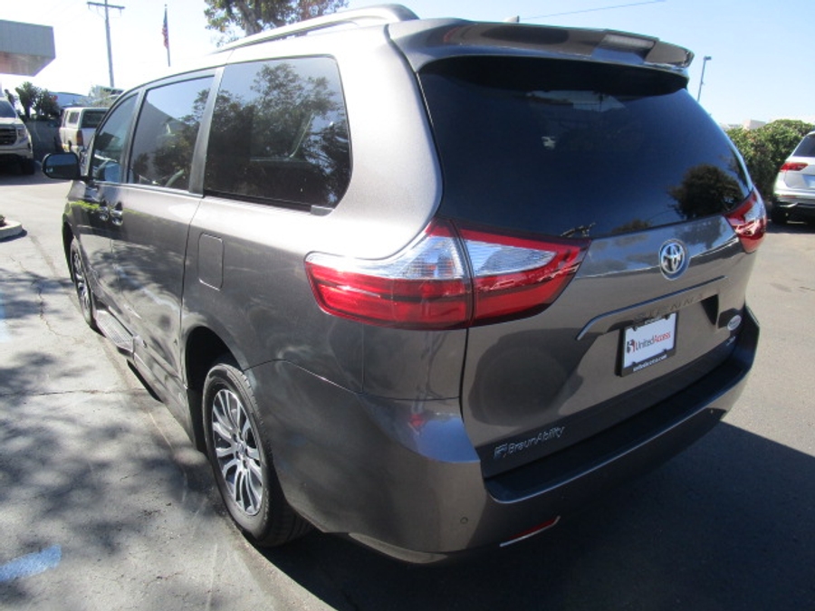 Used 2019 Toyota Sienna XLE Base - BraunAbility Side Entry Entry Fold Out Automatic Ramp