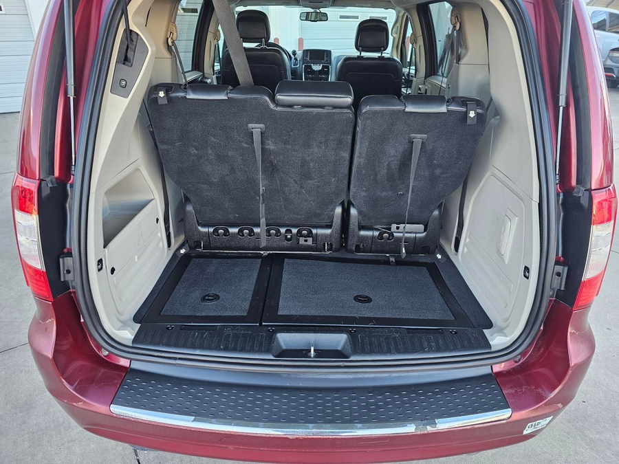  Chrysler Town and Country image number 10