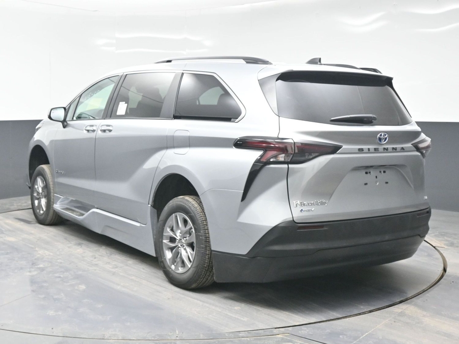 New 2025 Toyota Sienna Hybrid XLE Plus - BraunAbility Side Entry Entry In Floor Automatic Ramp