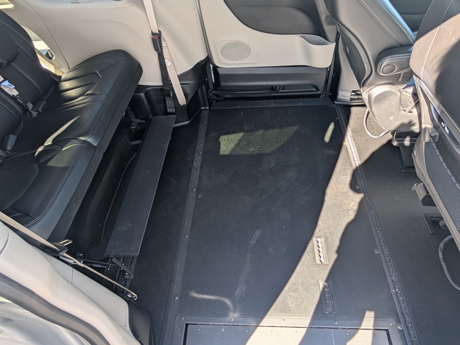 Used 2023 Chrysler Pacifica Touring L Safety - BraunAbility Side Entry Entry In Floor Automatic Ramp