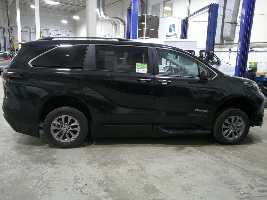 Black Toyota Sienna image number 8