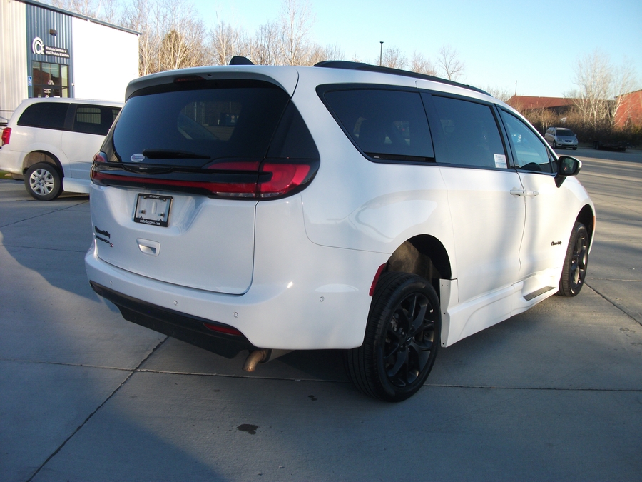 Used 2023 Chrysler Pacifica Touring L Sport - BraunAbility Side Entry Entry In Floor Automatic Ramp