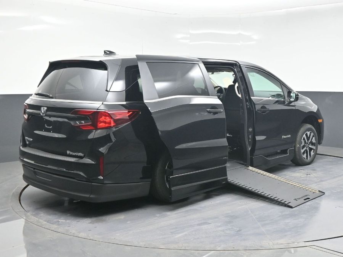 Black Honda Odyssey image number 8