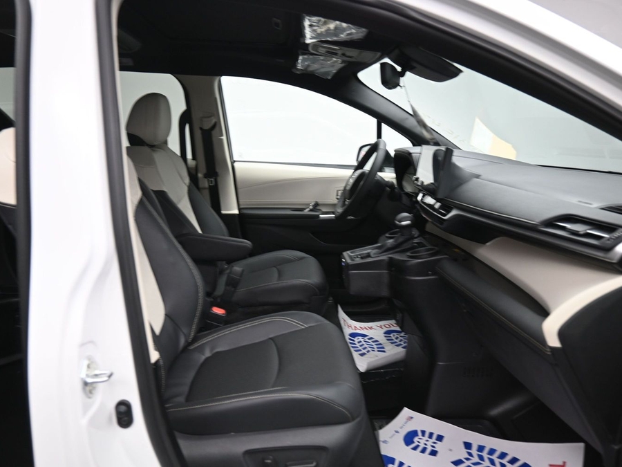 New 2026 Toyota Sienna Hybrid Limited - BraunAbility Side Entry In Floor Automatic Ramp