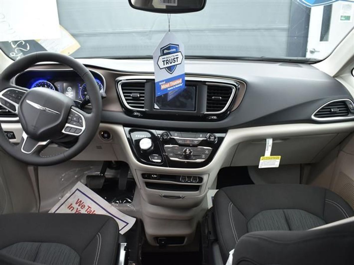 2023 CHRYSLER VOYAGER - Image 17