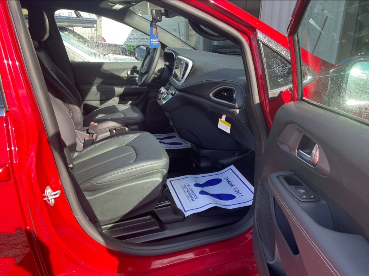 Red Chrysler Pacifica image number 5