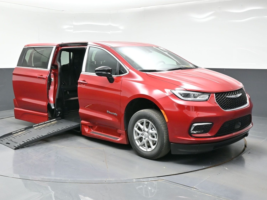 2026 Chrysler Pacifica's photo