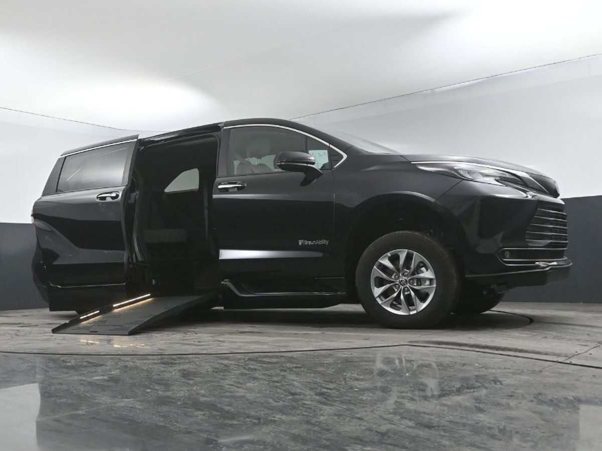 2025 TOYOTA SIENNA - Image 19