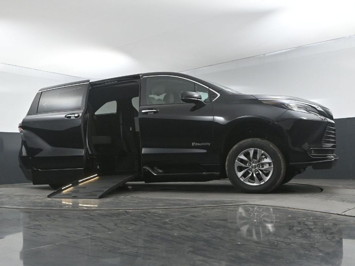 2025 TOYOTA SIENNA - Image 19