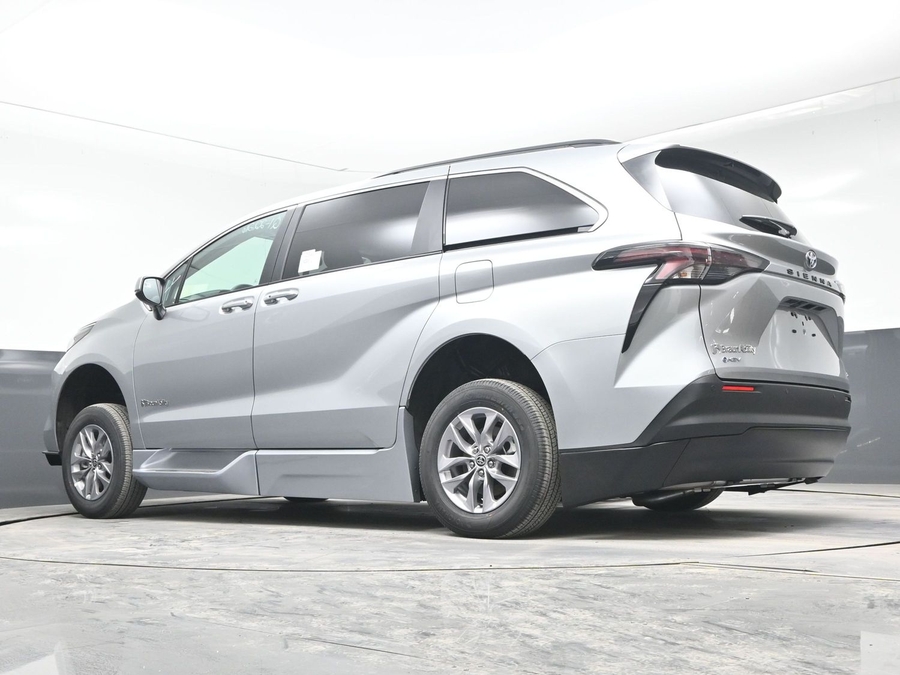New 2025 Toyota Sienna Hybrid XLE Plus - BraunAbility Side Entry Entry Fold Out Automatic Ramp