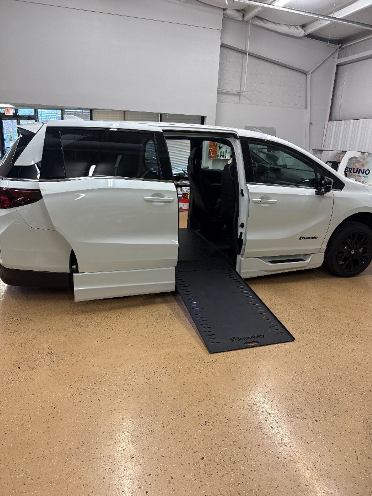 2025 Honda Odyssey Sport L's photo