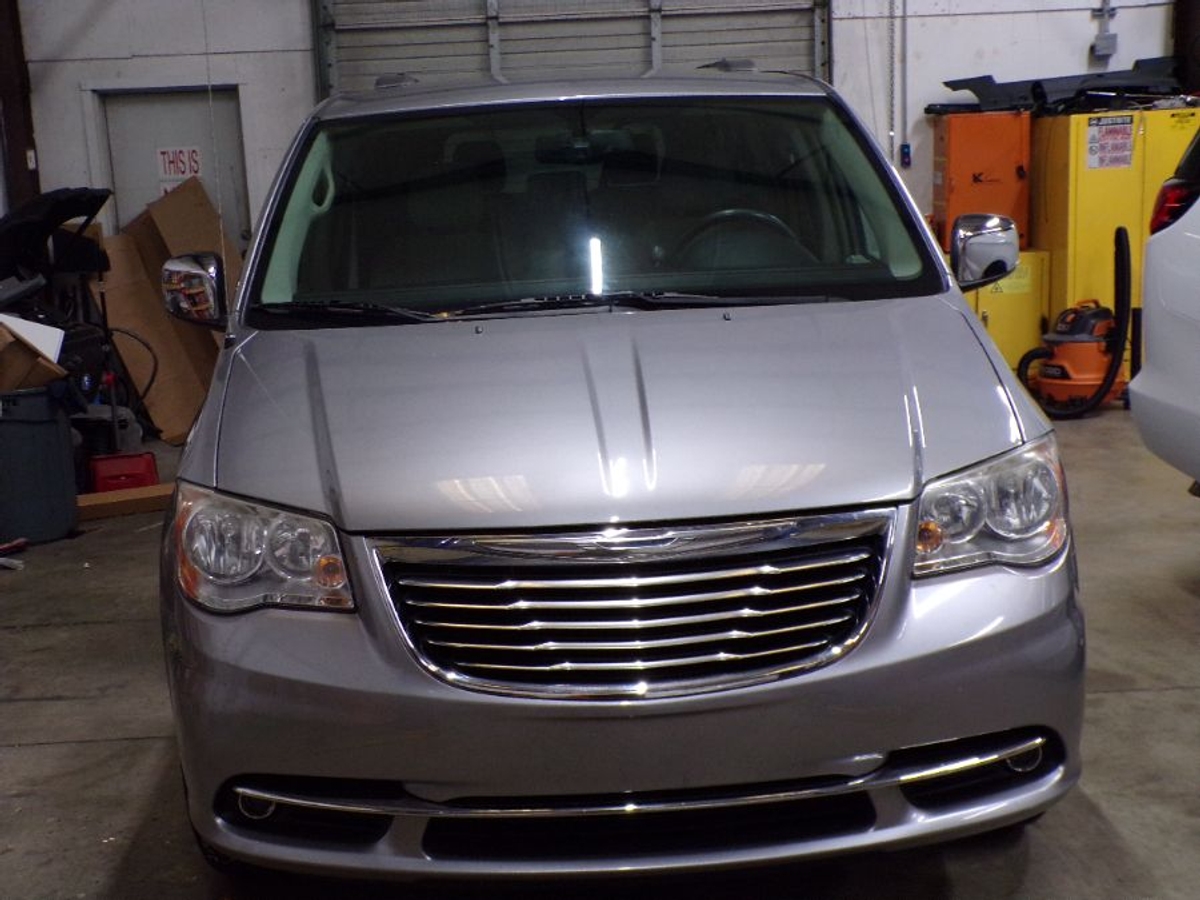 2013 CHRYSLER TOWN AND COUNTRY - Image 2