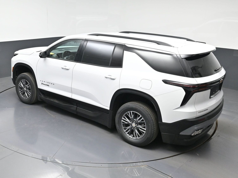 White Chevrolet Traverse image number 22