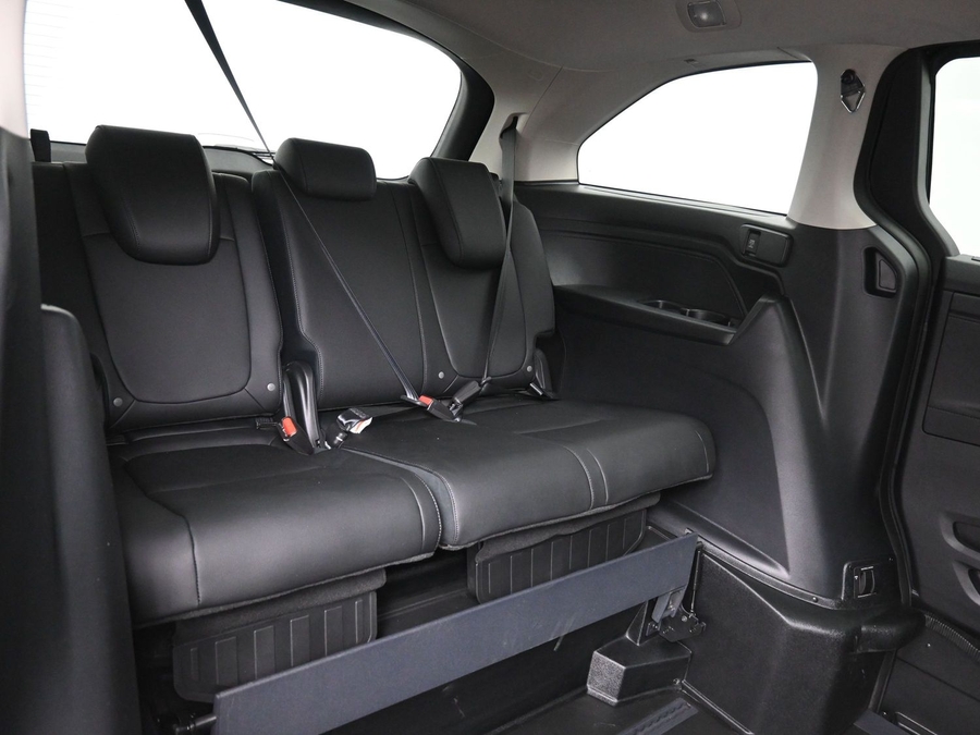 Black Honda Odyssey image number 9