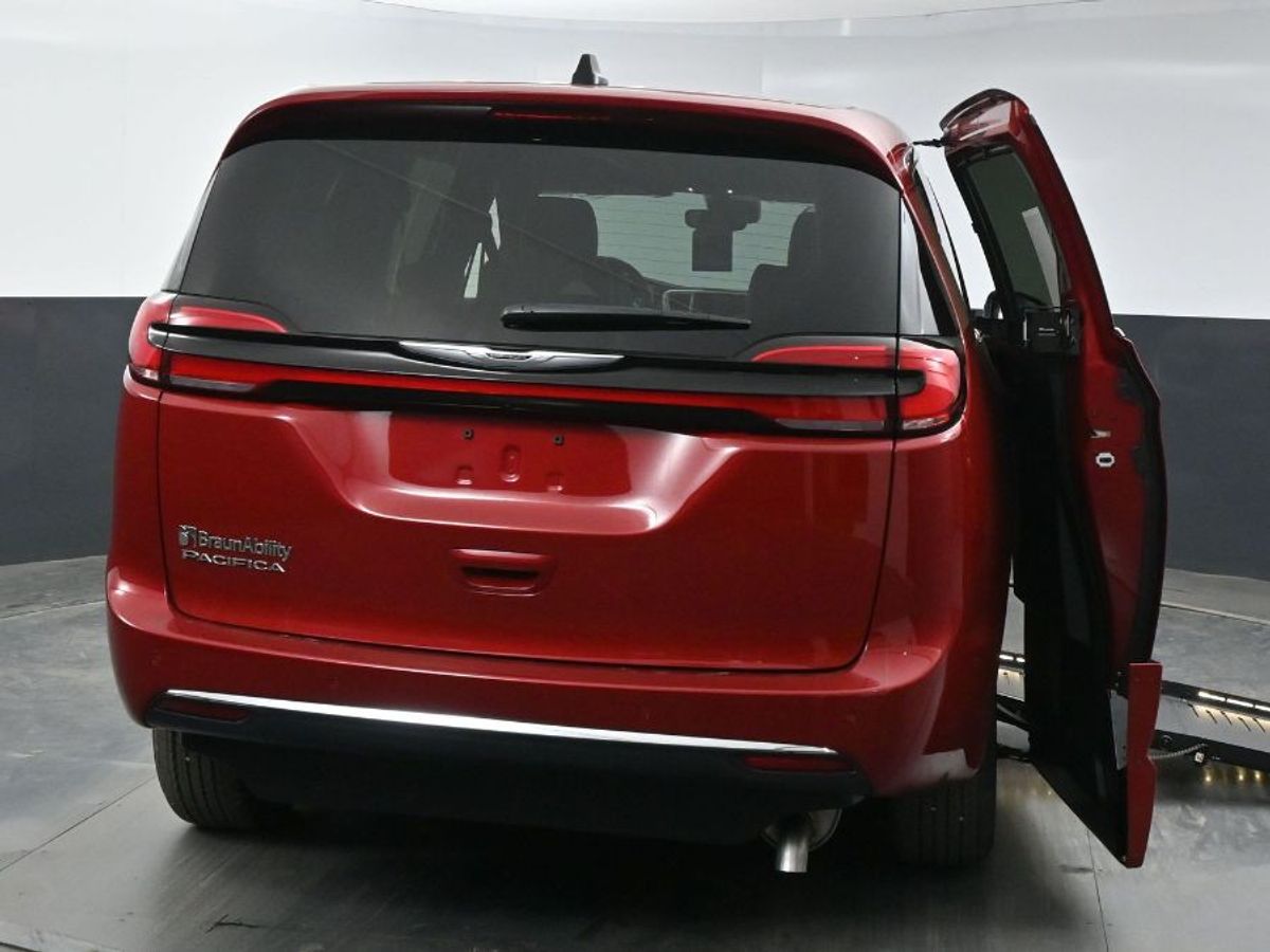 Red Chrysler Pacifica image number 22