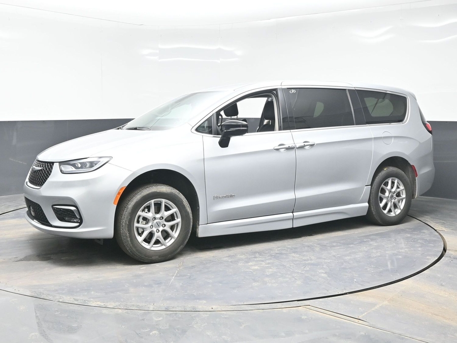 Used 2024 Chrysler Pacifica Touring L - BraunAbility Side Entry Entry Fold Out Automatic Ramp
