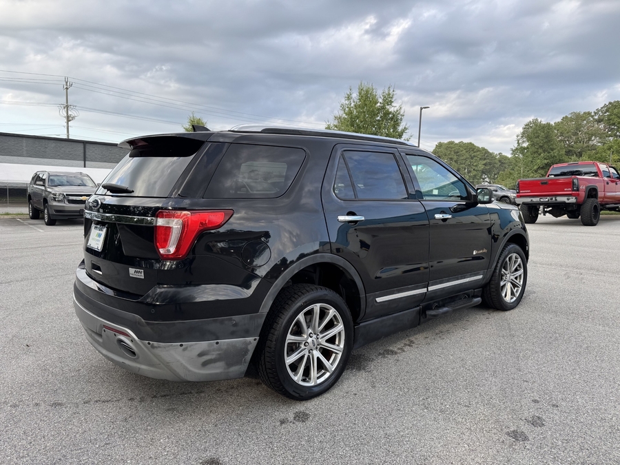 Black Ford Explorer image number 4