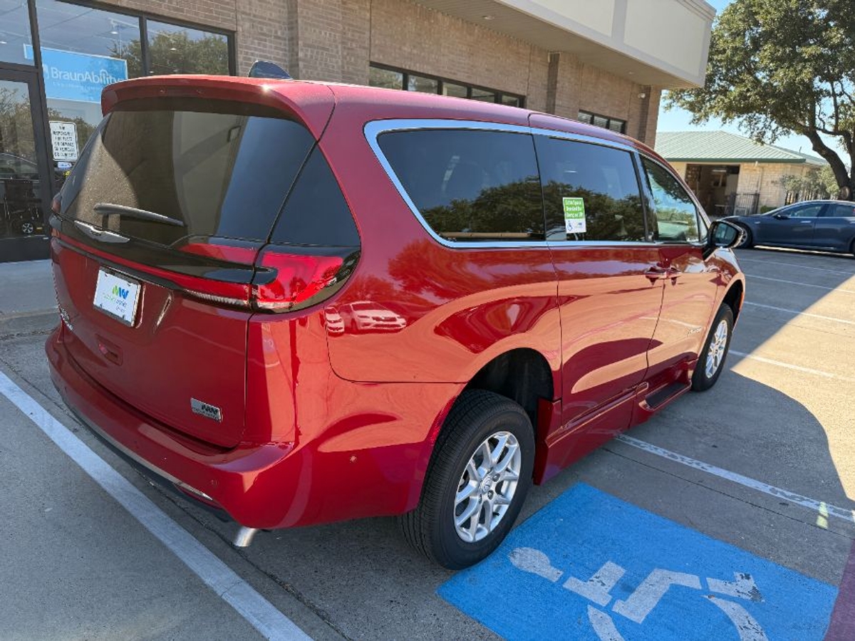 2025 CHRYSLER PACIFICA - Image 7