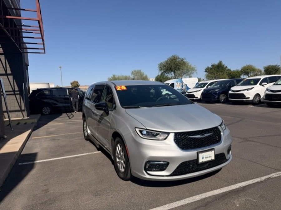 Used 2024 Chrysler Pacifica Touring - Driverge Side Entry Fold Out Automatic Ramp