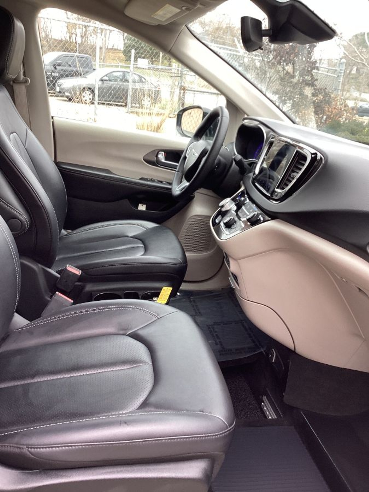 2024 CHRYSLER PACIFICA - Image 11