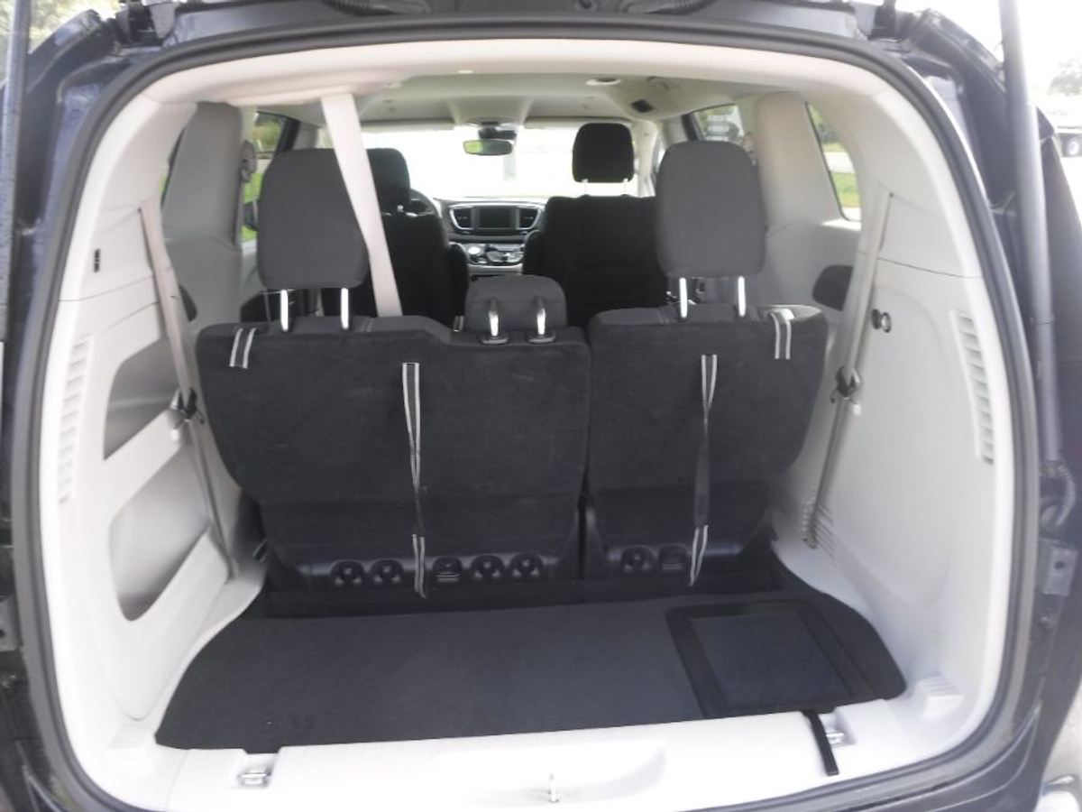 2023 CHRYSLER VOYAGER - Image 2