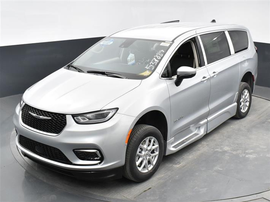 Used 2024 Chrysler Pacifica Touring L - BraunAbility Side Entry Entry In Floor Automatic Ramp