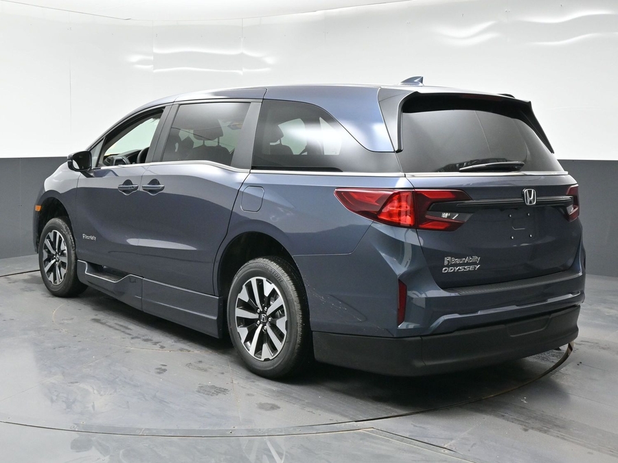 Blue Honda Odyssey image number 4