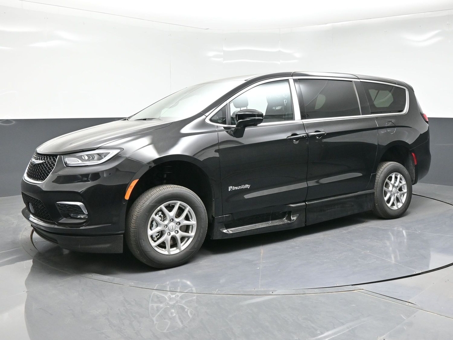2026 Chrysler Pacifica's photo