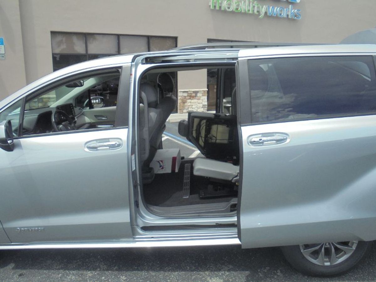 2024 TOYOTA SIENNA - Image 16