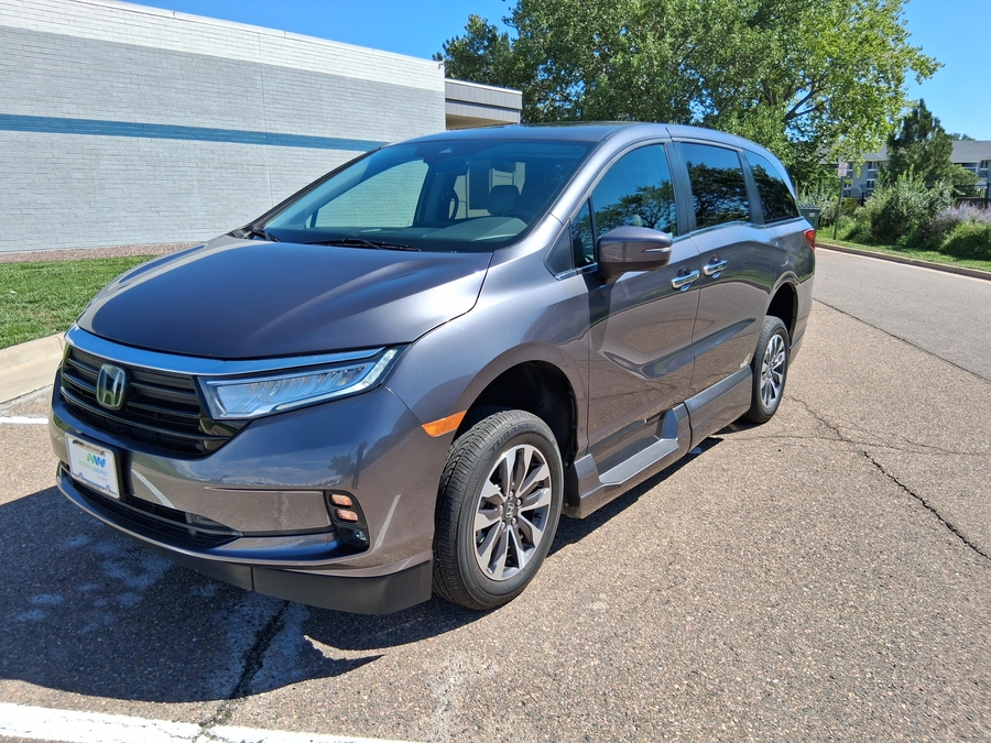 Grey Honda Odyssey image number 2