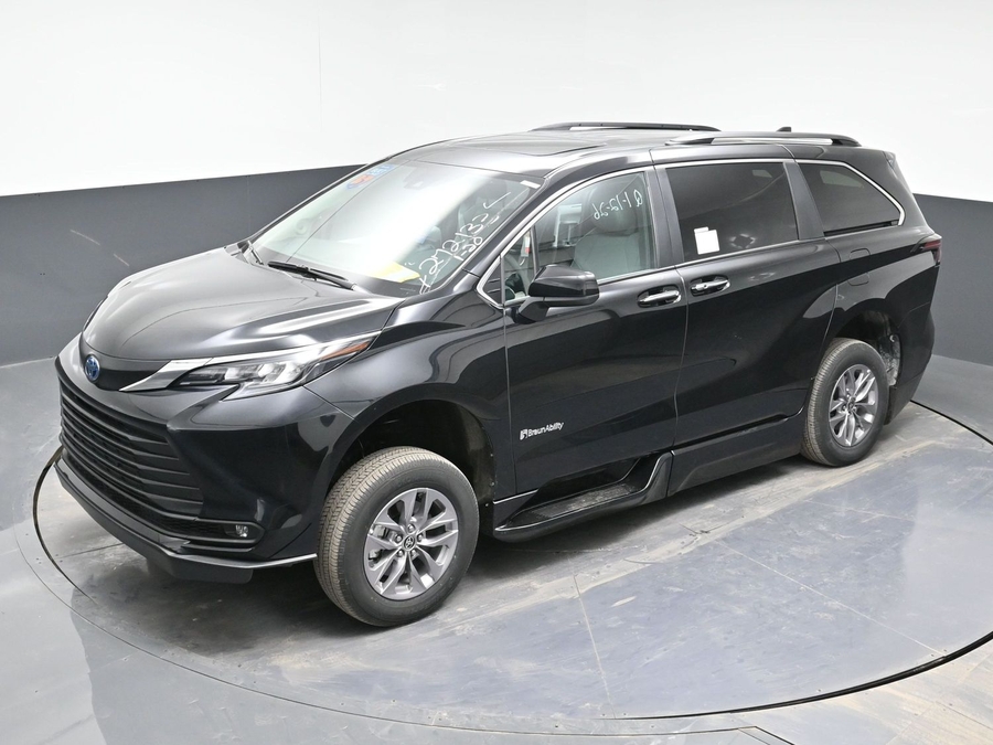 Imagen de la Toyota Sienna negra número 23