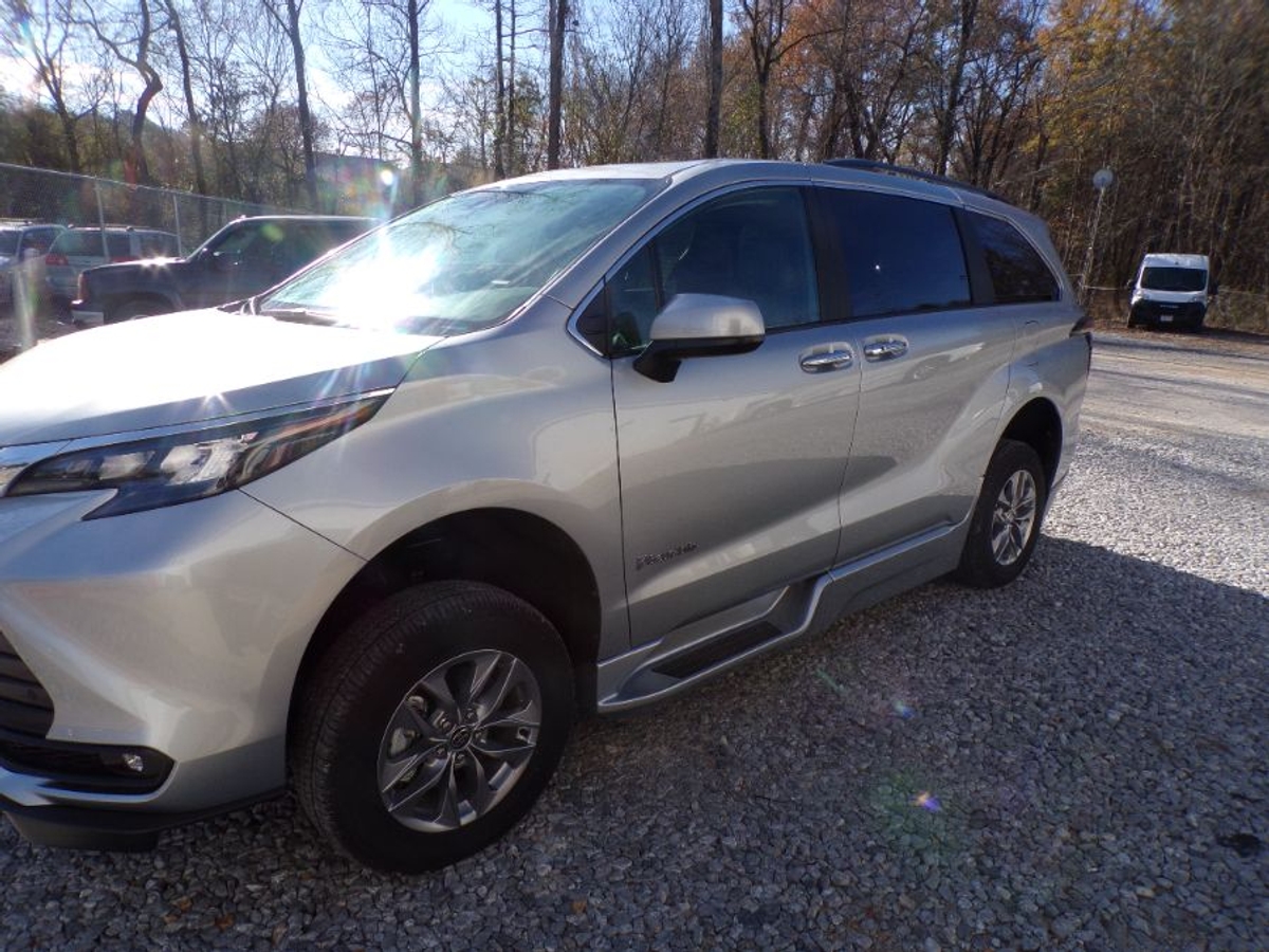 2025 TOYOTA SIENNA - Image 5