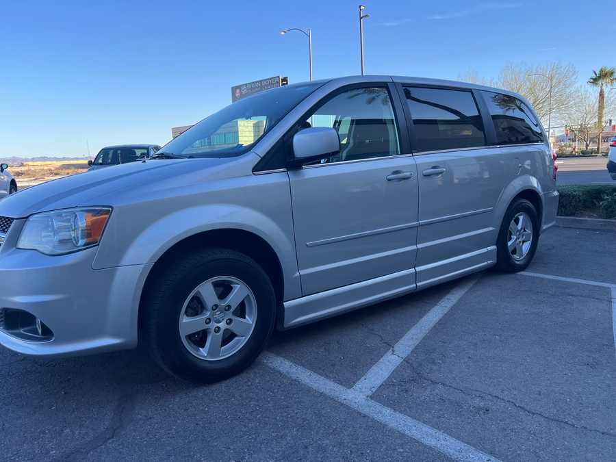Used 2012 Dodge Grand Caravan SXT - BraunAbility Side Entry Entry Fold Out Automatic Ramp