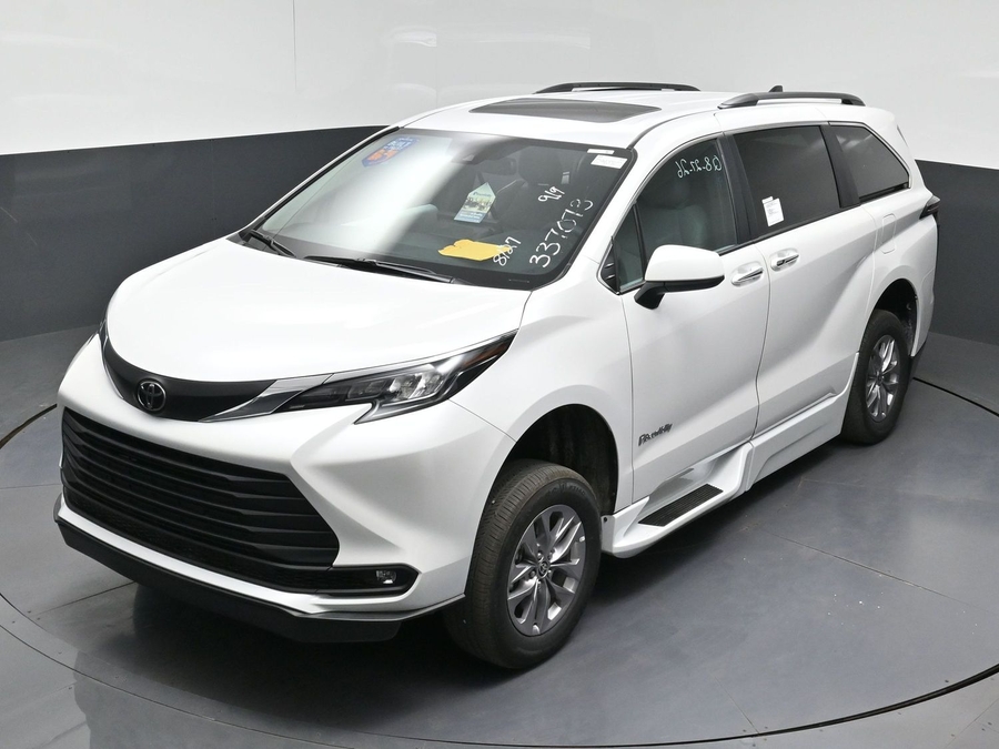 2026 Toyota Sienna XLE - Photo 19