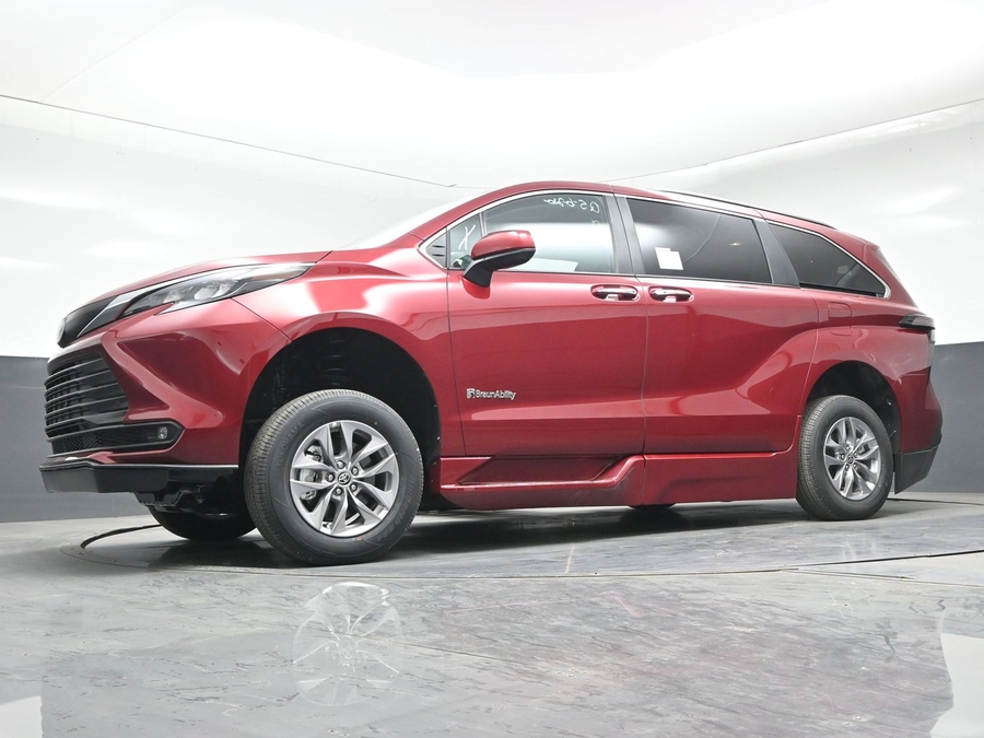Red Toyota Sienna image number 16