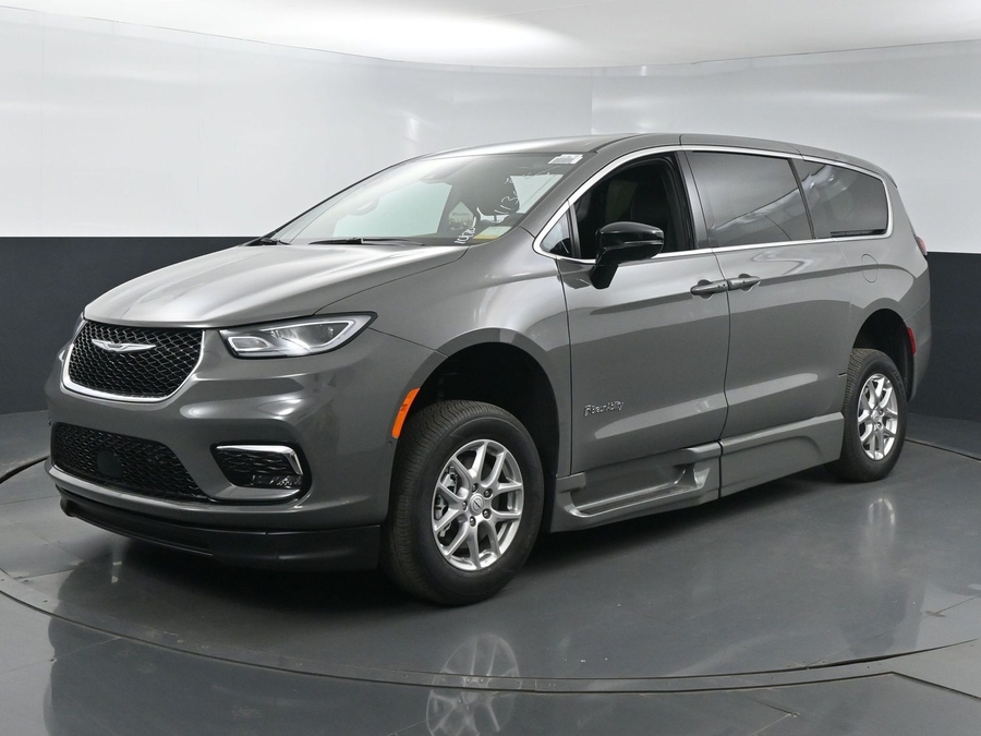 New 2025 Chrysler Pacifica Select Safety - BraunAbility Side Entry Entry Fold Out Automatic Ramp