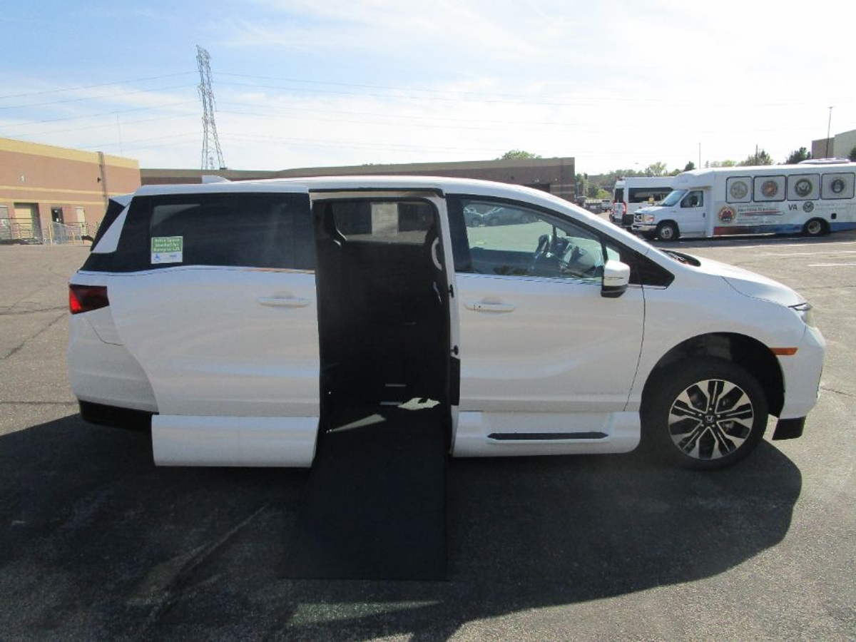2025 Honda Odyssey Elite's photo