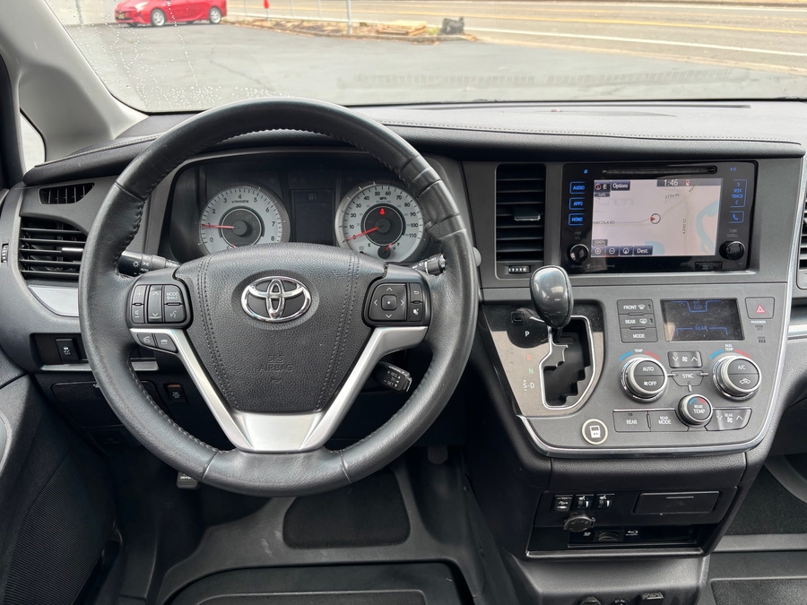 Used 2016 Toyota Sienna SE - BraunAbility Side Entry In Floor Automatic Ramp