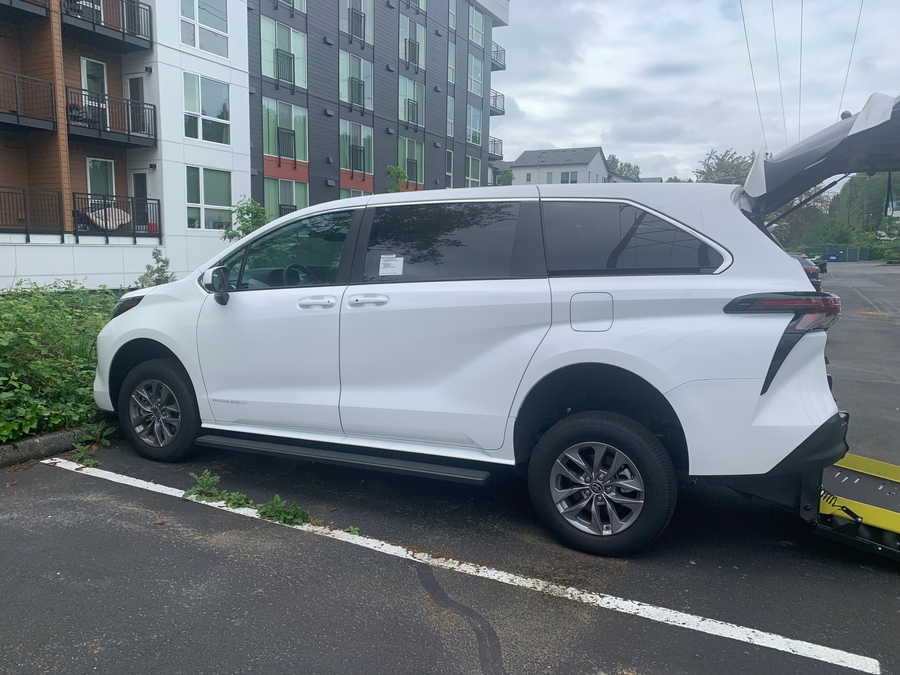 Used 2025 Toyota Sienna Hybrid LE - Vantage Mobility Rear Entry Entry Fold Out Manual Ramp