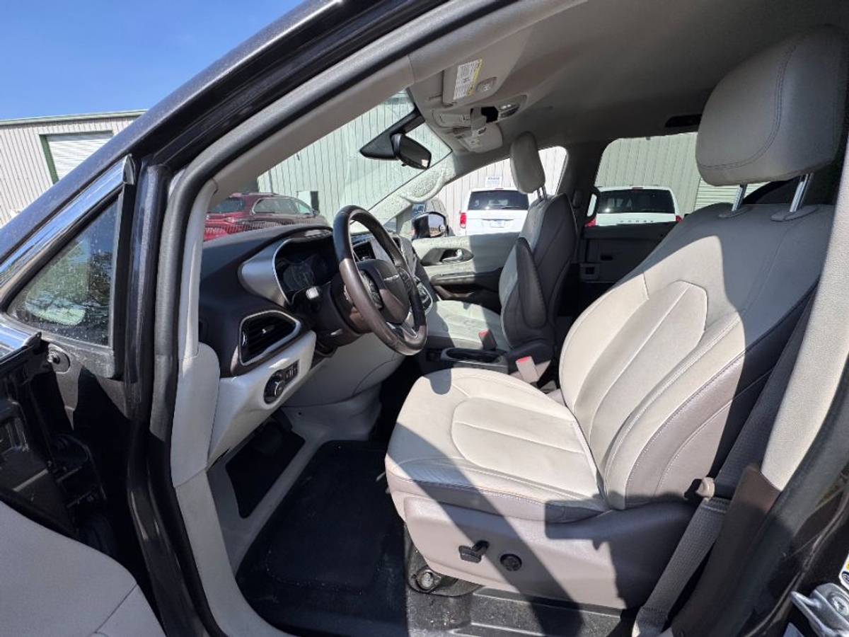 2017 CHRYSLER PACIFICA - Image 4