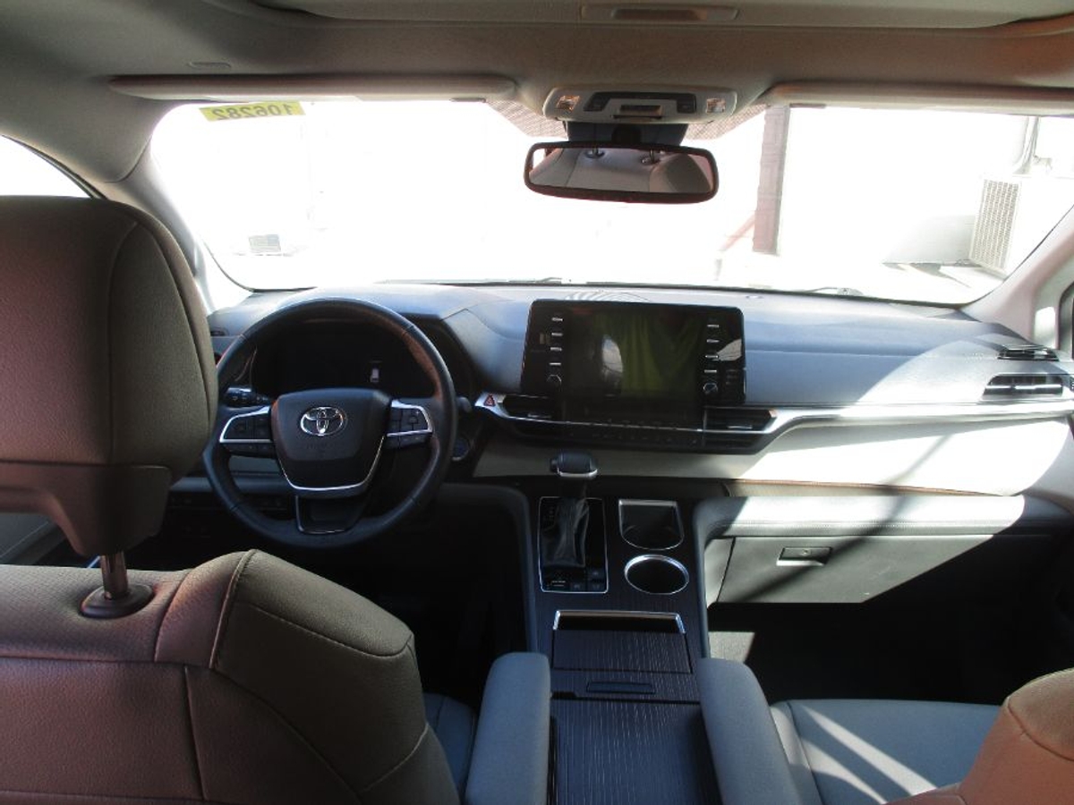 2024 TOYOTA SIENNA - Image 9