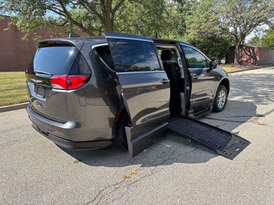Used 2022 Chrysler Voyager LX - BraunAbility Side Entry Entry Fold Out Automatic Ramp