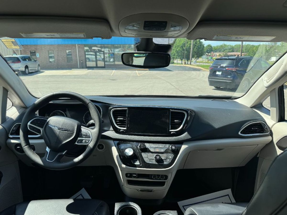 2023 CHRYSLER PACIFICA - Image 7