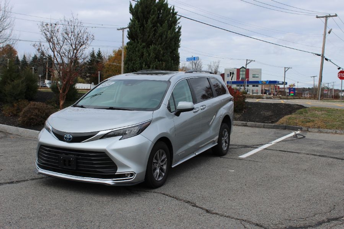2024 TOYOTA SIENNA - Image 24