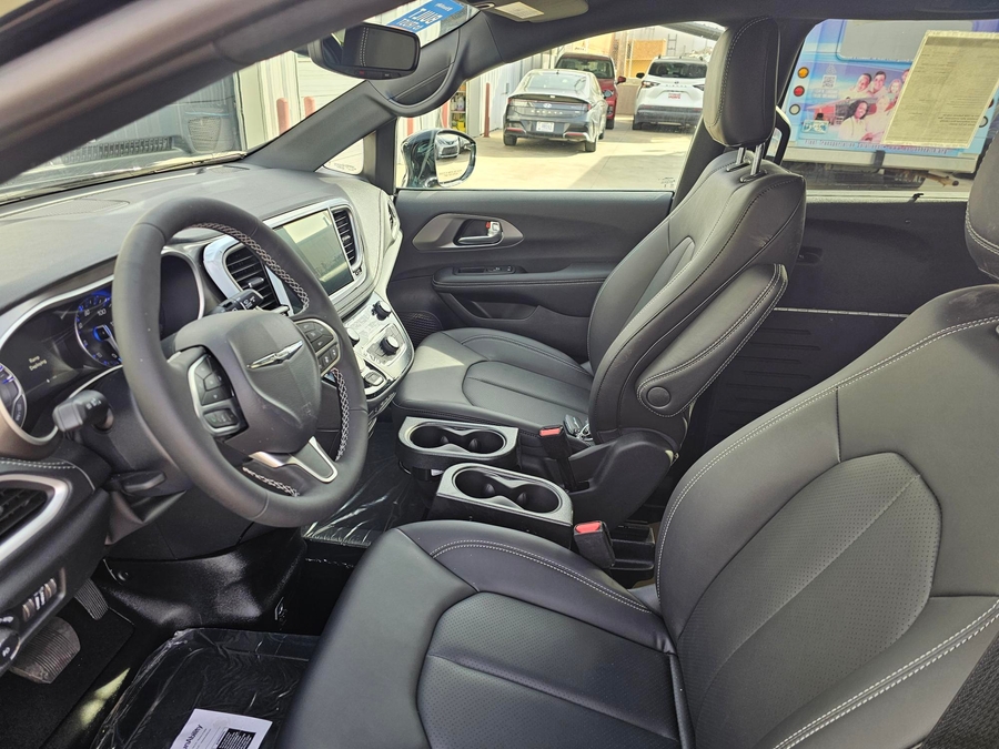 Black Chrysler Pacifica image number 6