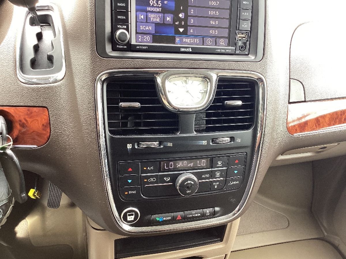 2016 CHRYSLER TOWN AND COUNTRY - Image 6