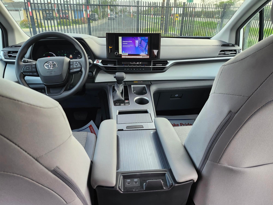 New 2026 Toyota Sienna Hybrid LE W 3RD ROW - BraunAbility Commercial Rear Entry Fold Out Manual Ramp