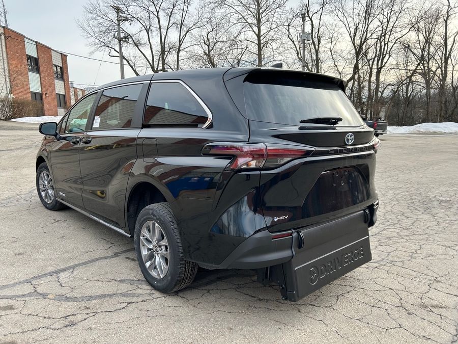 2025 TOYOTA SIENNA - Image 8