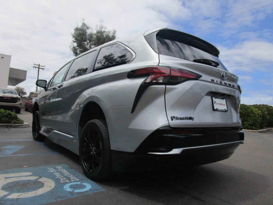 Used 2023 Toyota Sienna Hybrid XSE Sport - BraunAbility Side Entry Entry Fold Out Automatic Ramp